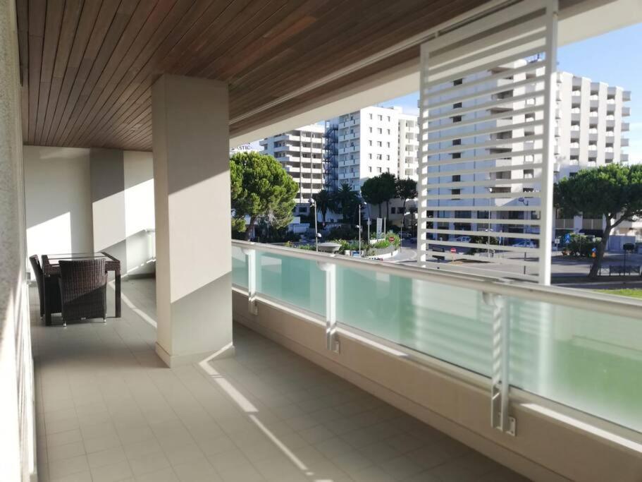 White-Blue Vibes, Seafront 2-Bedroom Apt Montesilvano Marina Exteriér fotografie