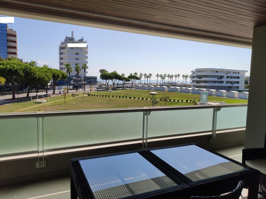 White-Blue Vibes, Seafront 2-Bedroom Apt Montesilvano Marina Exteriér fotografie